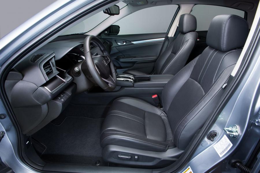 Интерьер Honda Civic Touring Sedan (FC1) 2015 года  (NA) (фото 3 из 40)